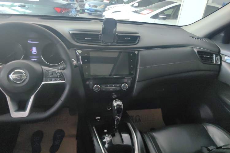 Used Nissan X-Trail 2019 2.0L CVT Smart Connect Comfort Edition 2WD Audio And AC Panel