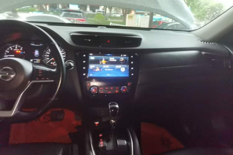 Used Nissan X-Trail 2019 2.0L CVT Smart Connect Comfort Edition 2WD Audio And AC Panel