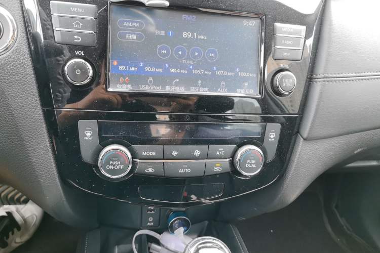 Used Nissan X-Trail 2019 2.0L CVT Comfort Edition 2WD Audio And AC Panel