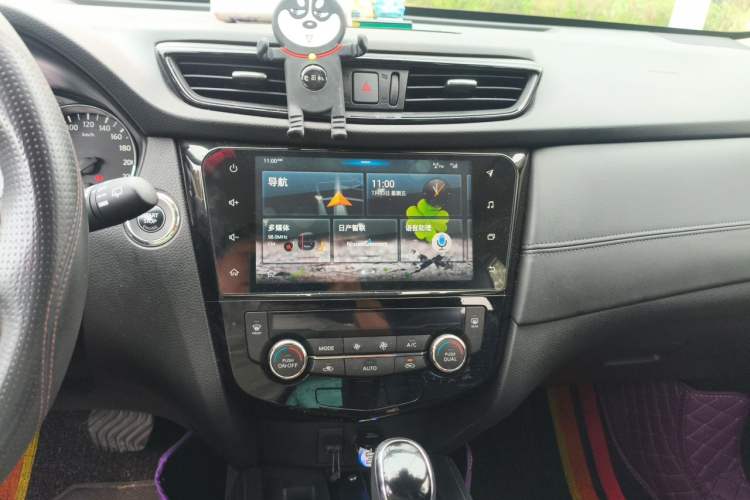 Used Nissan X-Trail 2019 2.0L CVT Smart Connect Comfort Edition 2WD Audio And AC Panel