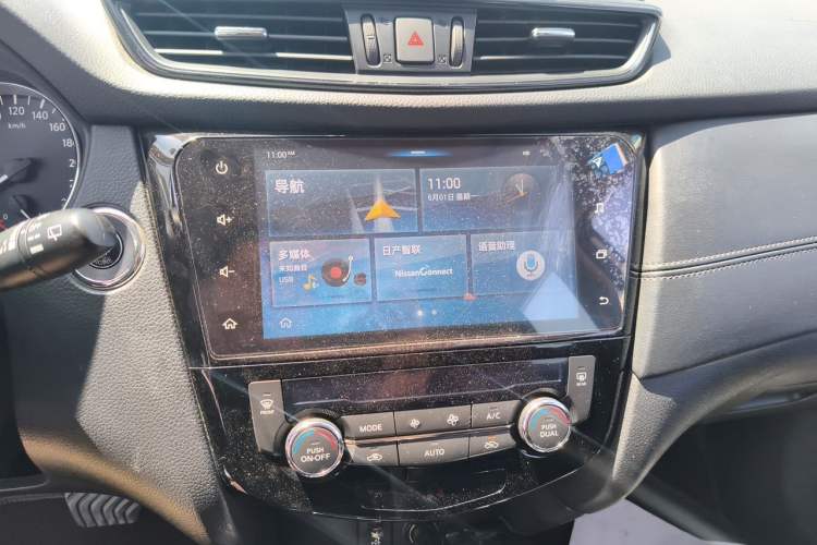 Used Nissan X-Trail 2019 2.0L CVT Smart Connect Comfort Edition 2WD Audio And AC Panel