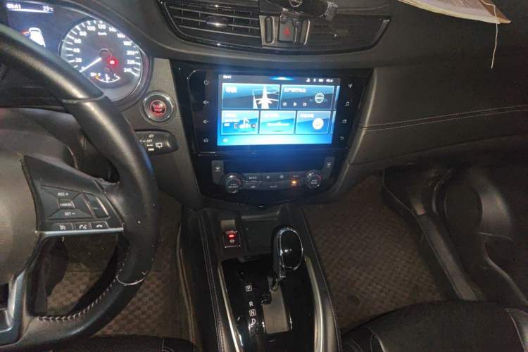 Used Nissan X-Trail 2019 2.0L CVT Smart Connect Comfort Edition 2WD Audio And AC Panel
