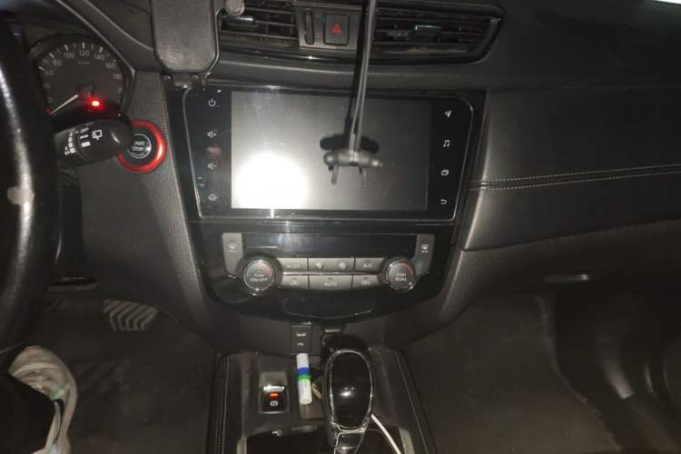 Used Nissan X-Trail 2019 2.0L CVT Smart Connect Comfort Edition 2WD Audio And AC Panel