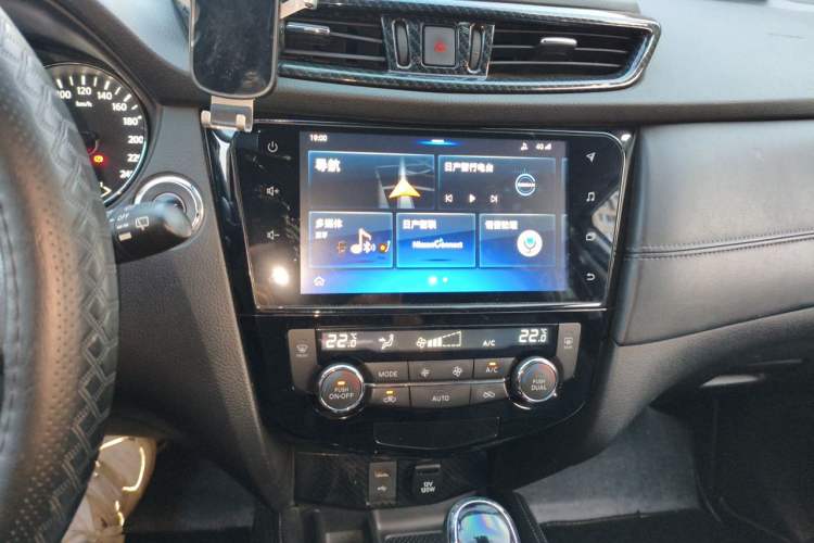Used Nissan X-Trail 2019 2.5L CVT Smart Connect Luxury Edition 4WD Audio And AC Panel
