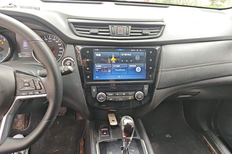 Used Nissan X-Trail 2019 2.0L CVT Smart Connect Comfort Edition 2WD Audio And AC Panel