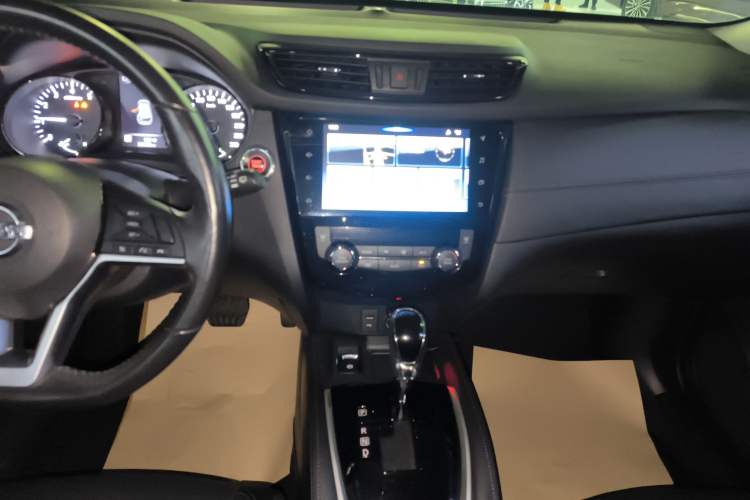 Used Nissan X-Trail 2019 2.0L CVT Smart Connect Comfort Edition 2WD Audio And AC Panel