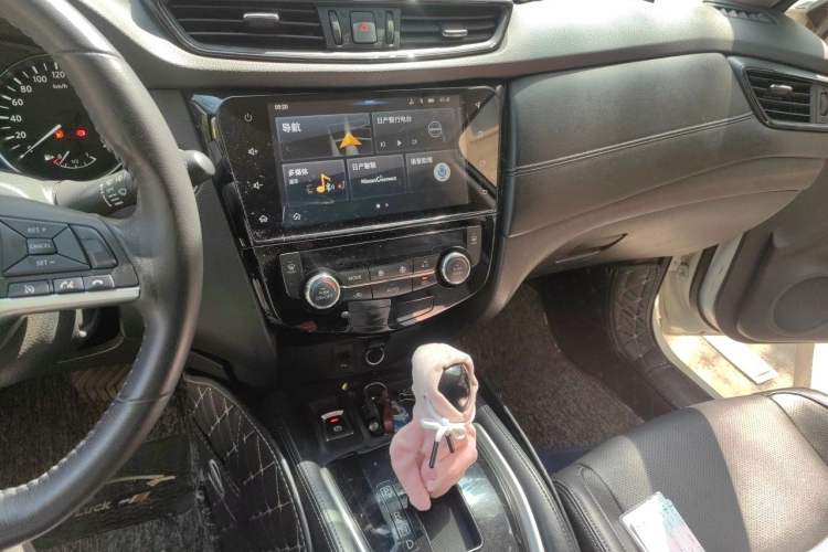 Used Nissan X-Trail 2019 2.0L CVT Smart Connect Comfort Edition 2WD Audio And AC Panel