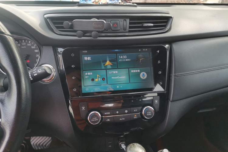 Used Nissan X-Trail 2019 2.0L CVT Smart Connect Comfort Edition 2WD Audio And AC Panel