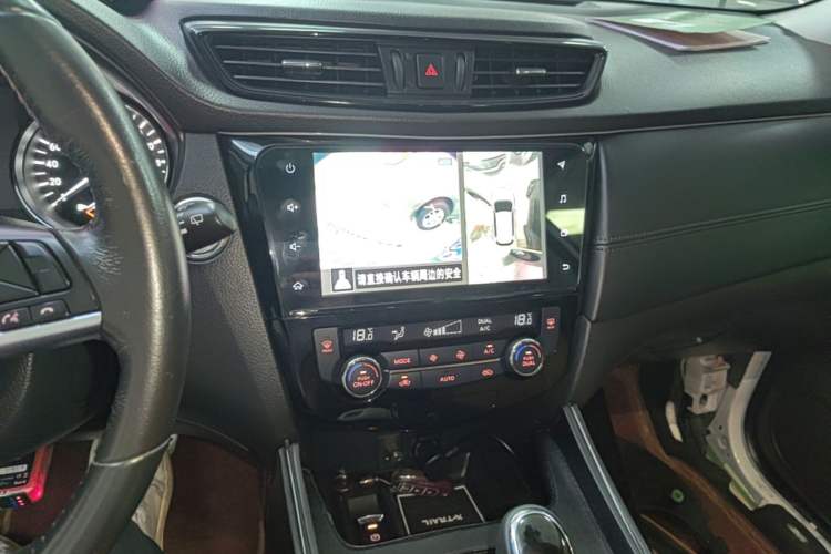Used Nissan X-Trail 2019 2.0L CVT Smart Connect Comfort Edition 2WD Audio And AC Panel