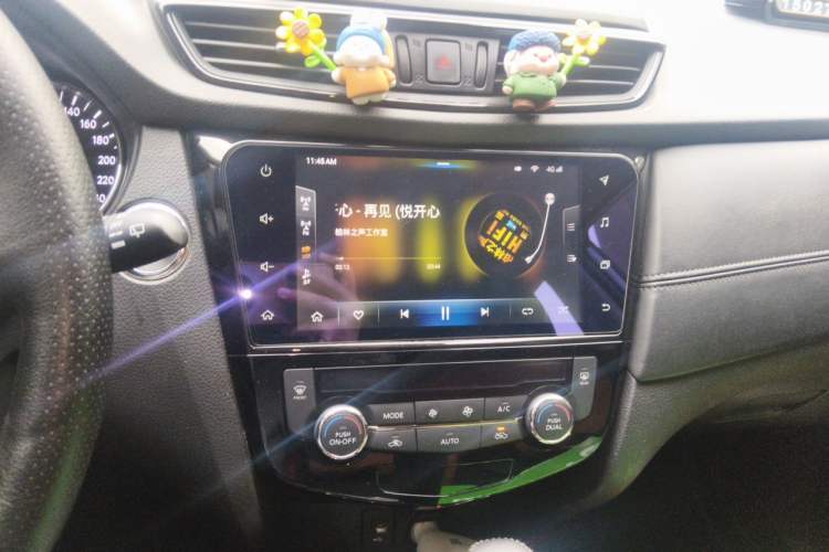 Used Nissan X-Trail 2019 2.0L CVT Smart Connect Comfort Edition 2WD Audio And AC Panel