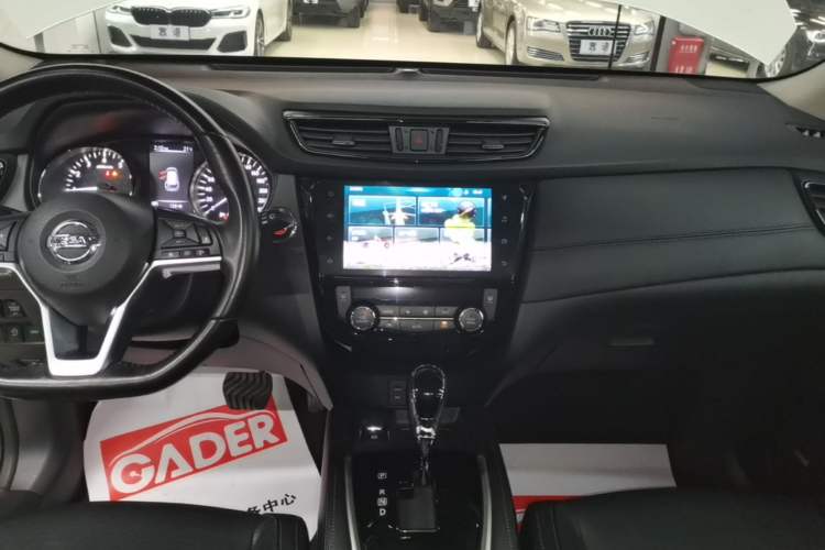 Used Nissan X-Trail 2019 2.5L CVT Smart Connect Luxury Edition 4WD Audio And AC Panel