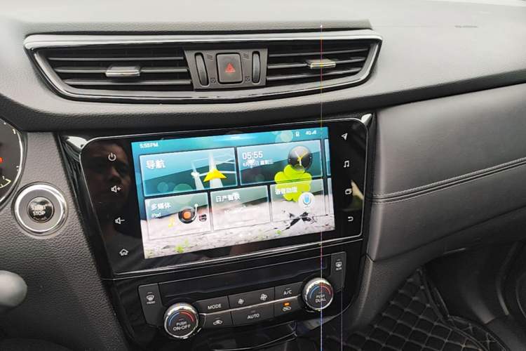Used Nissan X-Trail 2019 2.0L CVT Smart Connect Comfort Edition 2WD Audio And AC Panel