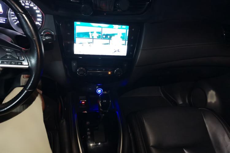 Used Nissan X-Trail 2019 2.0L CVT Comfort Edition 2WD Audio And AC Panel