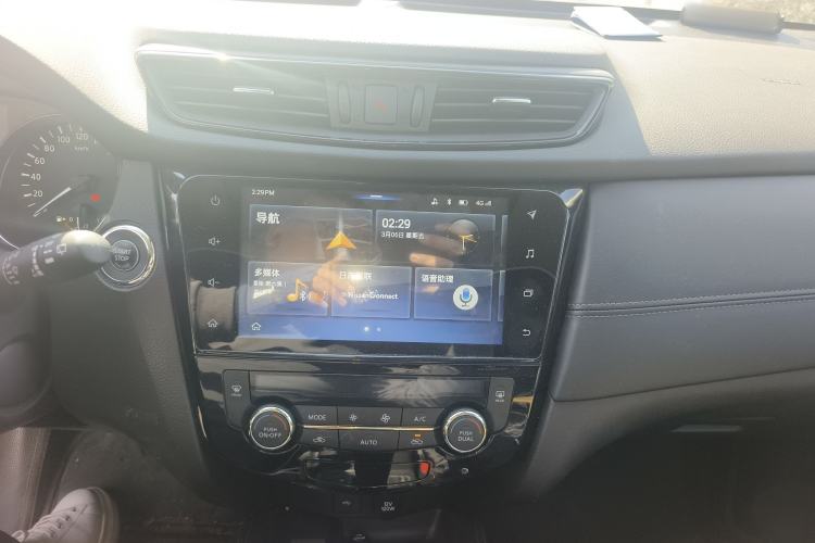 Used Nissan X-Trail 2019 2.5L CVT Smart Connect Luxury Edition 4WD Audio And AC Panel