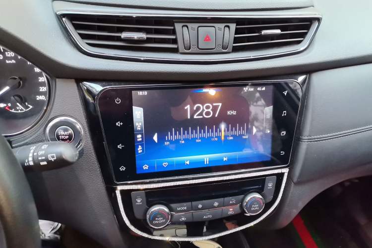 Used Nissan X-Trail 2019 2.0L CVT Smart Connect Comfort Edition 2WD Audio And AC Panel