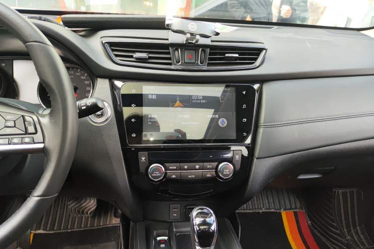 Used Nissan X-Trail 2019 2.0L CVT Smart Connect Comfort Edition 2WD Audio And AC Panel