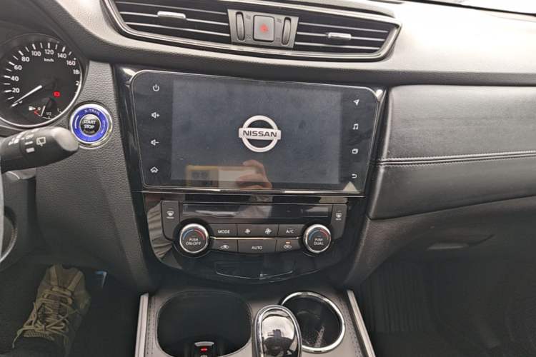 Used Nissan X-Trail 2019 2.0L CVT Smart Connect Comfort Edition 2WD Audio And AC Panel