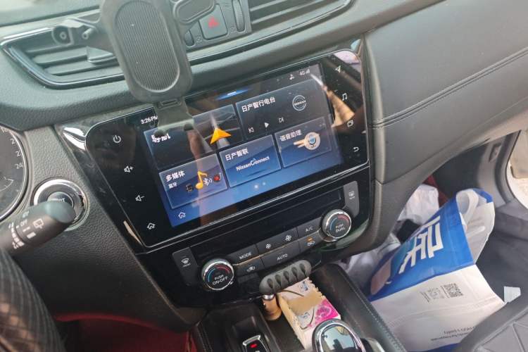 Used Nissan X-Trail 2019 2.0L CVT Smart Connect Comfort Edition 2WD Audio And AC Panel