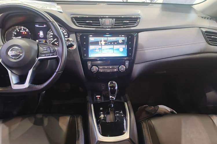Used Nissan X-Trail 2019 2.0L CVT Smart Connect Comfort Edition 2WD Audio And AC Panel