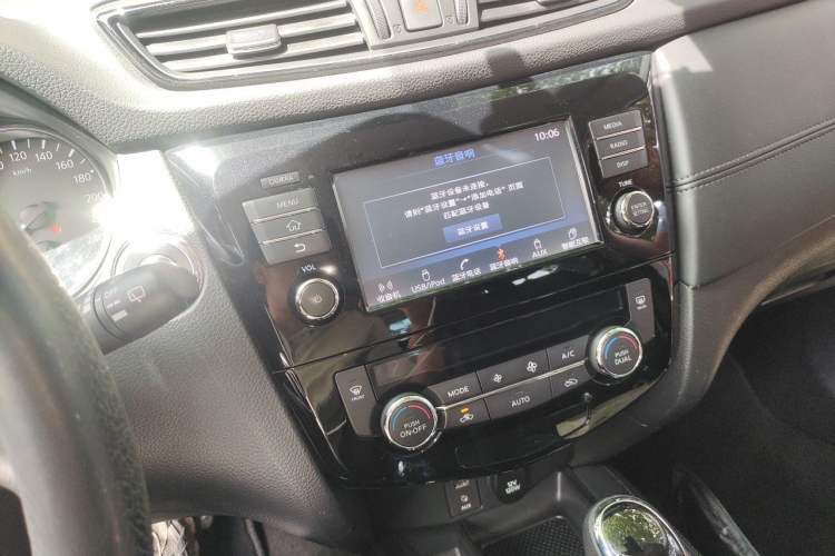 Used Nissan X-Trail 2019 2.0L CVT Comfort Edition 2WD Audio And AC Panel
