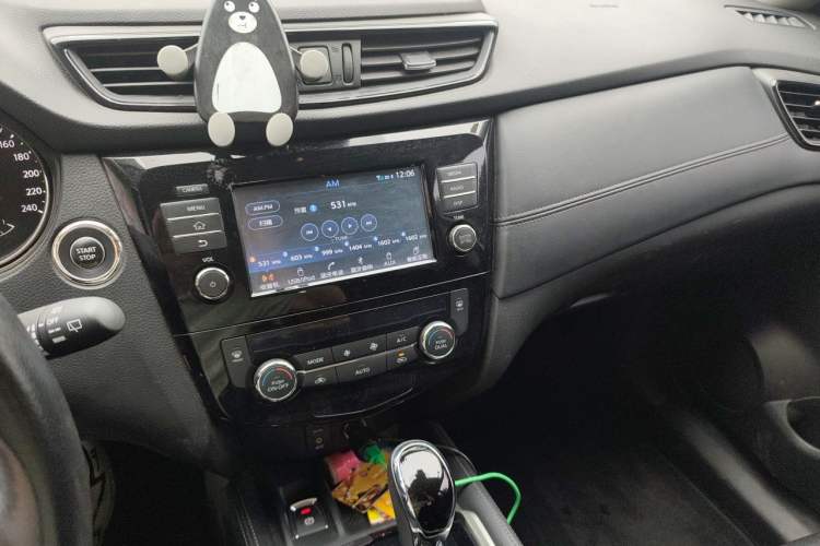Used Nissan X-Trail 2019 2.0L CVT Comfort Edition 2WD Audio And AC Panel