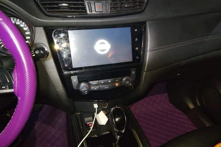 Used Nissan X-Trail 2019 2.0L CVT Smart Connect Comfort Edition 2WD Audio And AC Panel