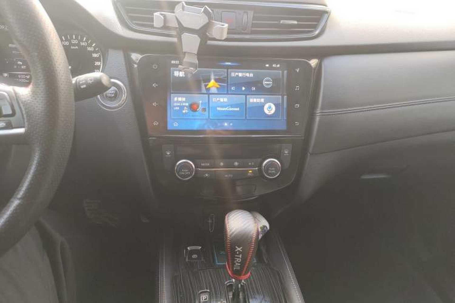 Used Nissan X-Trail 2019 2.0L CVT Smart Connect Comfort Edition 2WD Audio And AC Panel