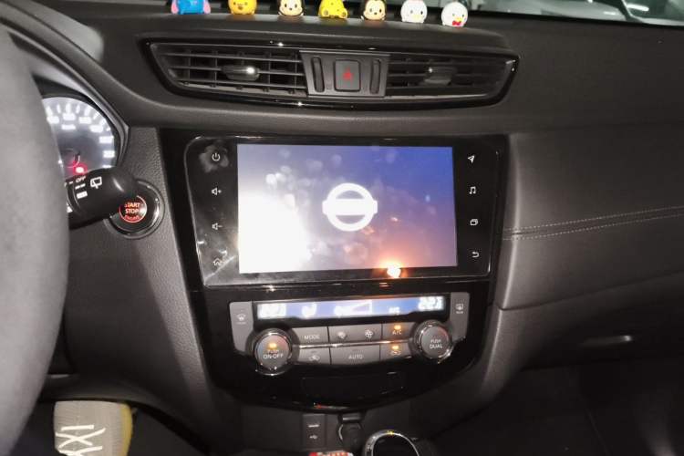 Used Nissan X-Trail 2019 2.0L CVT Smart Connect Comfort Edition 2WD Audio And AC Panel
