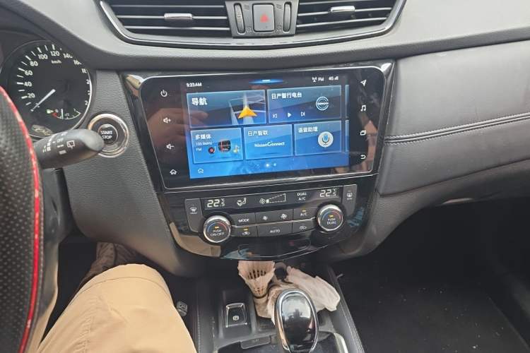 Used Nissan X-Trail 2019 2.0L CVT Smart Connect Comfort Edition 2WD Audio And AC Panel