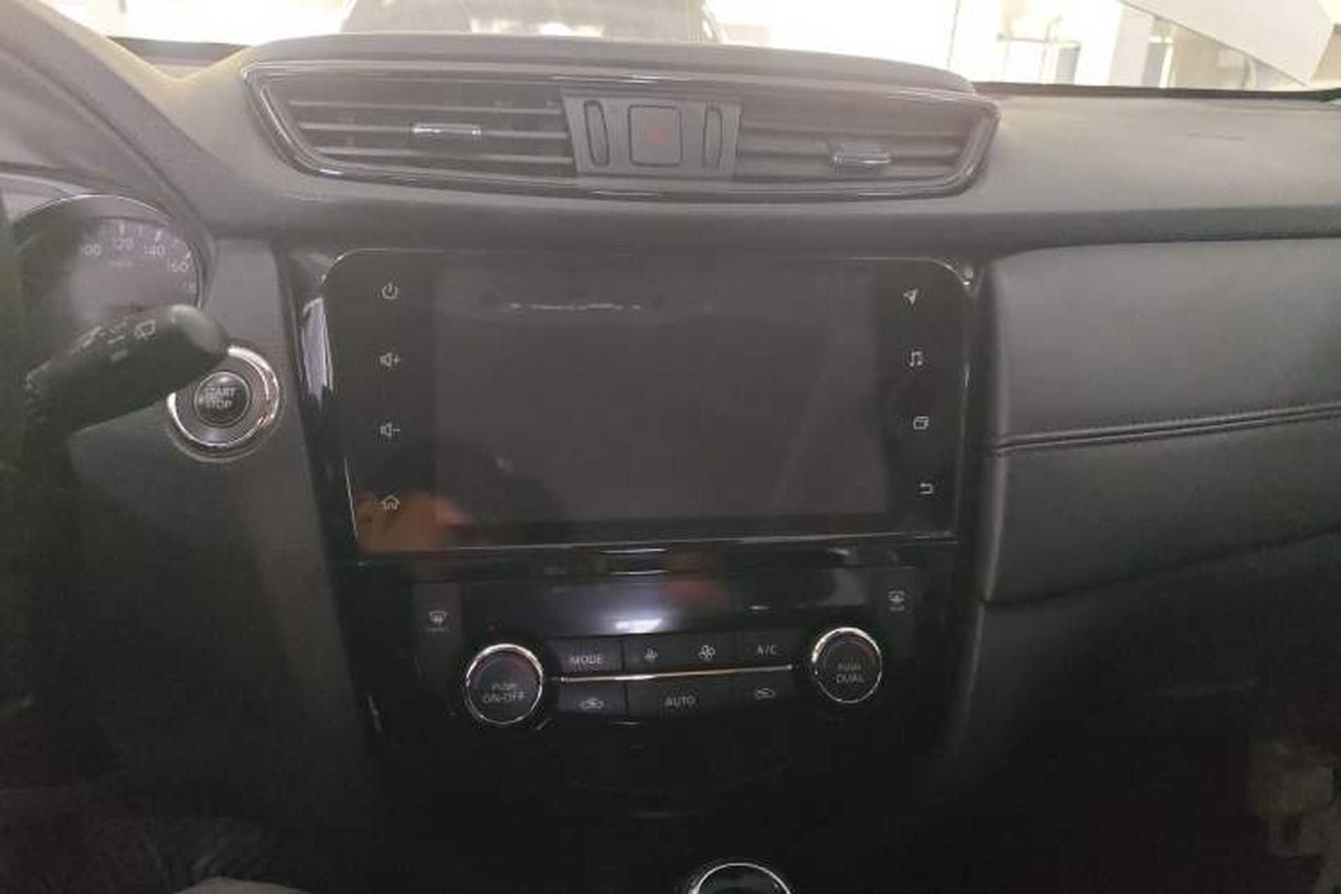 Used Nissan X-Trail 2019 2.0L CVT Smart Connect Comfort Edition 2WD Audio And AC Panel