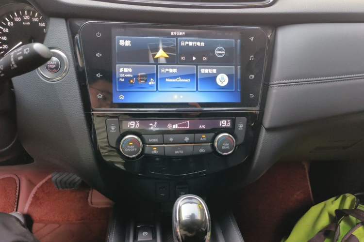 Used Nissan X-Trail 2019 2.5L CVT Smart Connect Luxury Edition 4WD Audio And AC Panel