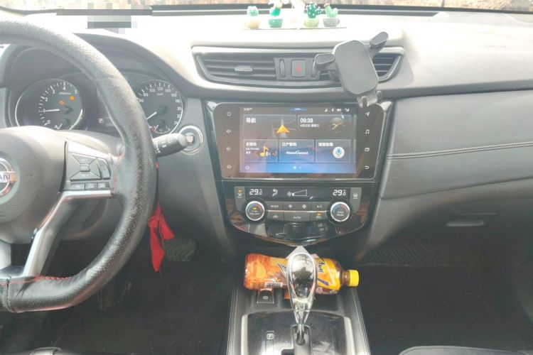Used Nissan X-Trail 2019 2.0L CVT Smart Connect Comfort Edition 2WD Audio And AC Panel