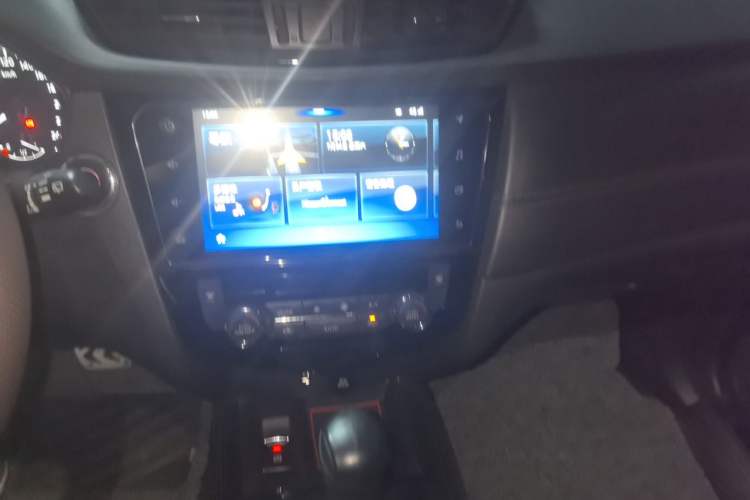 Used Nissan X-Trail 2019 2.0L CVT Smart Connect Comfort Edition 2WD Audio And AC Panel