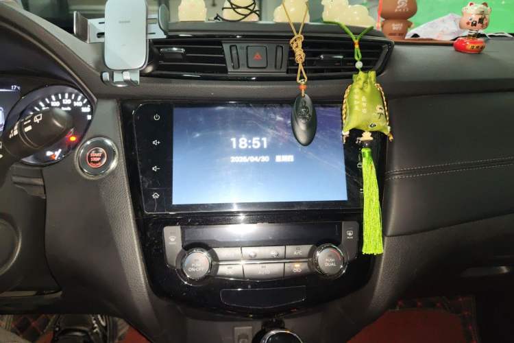 Used Nissan X-Trail 2019 2.0L CVT Smart Connect Comfort Edition 2WD Audio And AC Panel