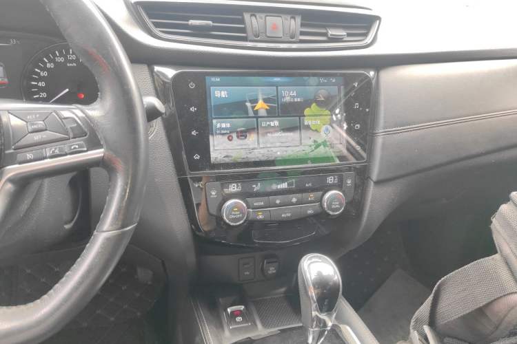 Used Nissan X-Trail 2019 2.0L CVT Smart Connect Comfort Edition 2WD Audio And AC Panel