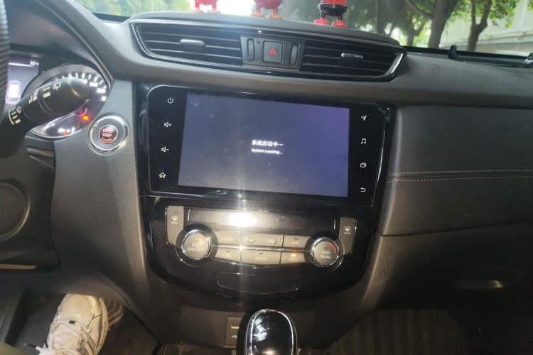 Used Nissan X-Trail 2019 2.5L CVT Smart Connect Luxury Edition 4WD Audio And AC Panel