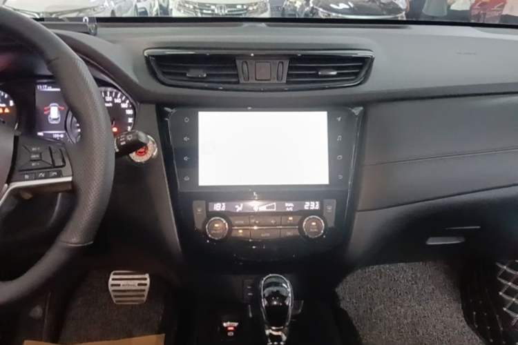 Used Nissan X-Trail 2019 2.0L CVT Smart Connect Comfort Edition 2WD Audio And AC Panel