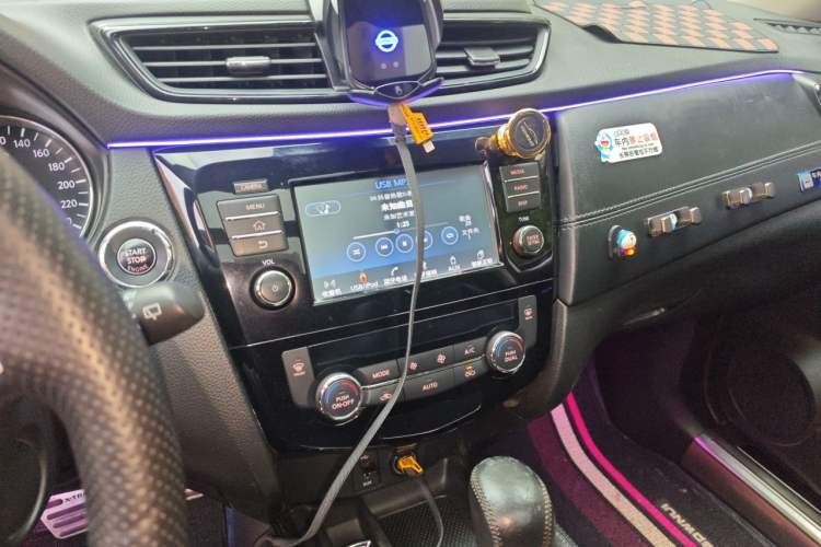 Used Nissan X-Trail 2019 2.0L CVT Comfort Edition 2WD Audio And AC Panel