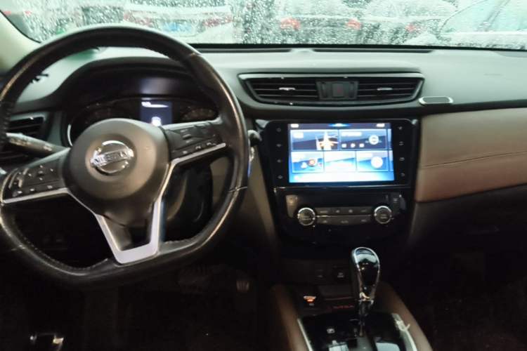 Used Nissan X-Trail 2019 2.0L CVT Smart Connect Comfort Edition 2WD Center Console