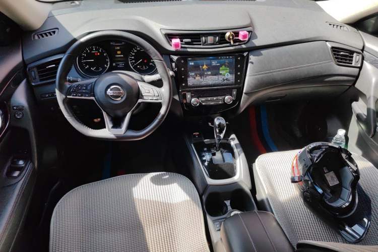 Used Nissan X-Trail 2019 2.5L CVT Smart Connect Luxury Edition 4WD Center Console