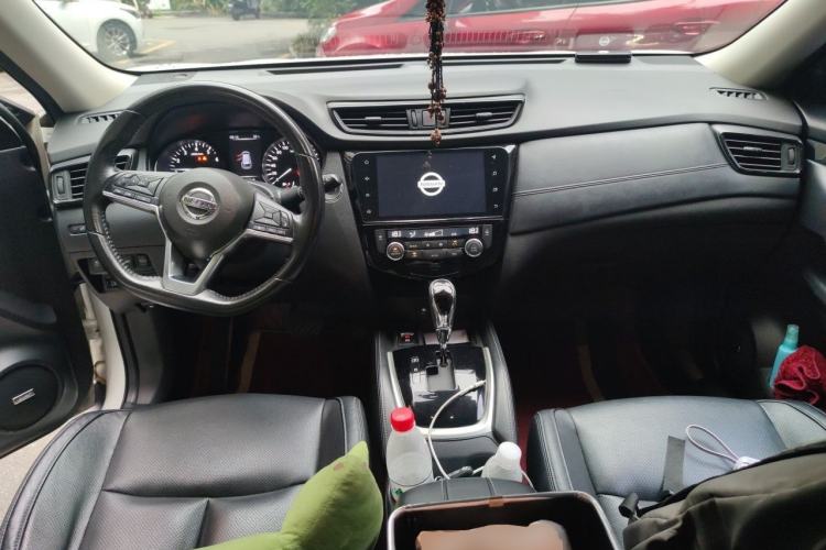 Used Nissan X-Trail 2019 2.5L CVT Smart Connect Luxury Edition 4WD Center Console