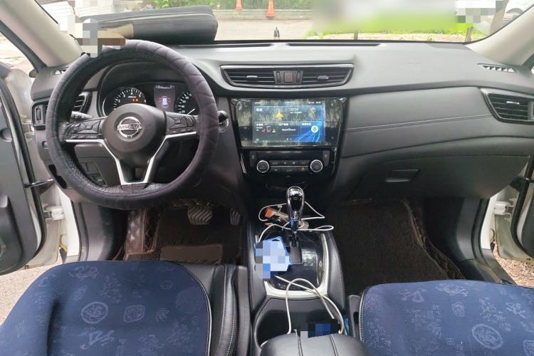 Used Nissan X-Trail 2019 2.0L CVT Smart Connect Comfort Edition 2WD Center Console