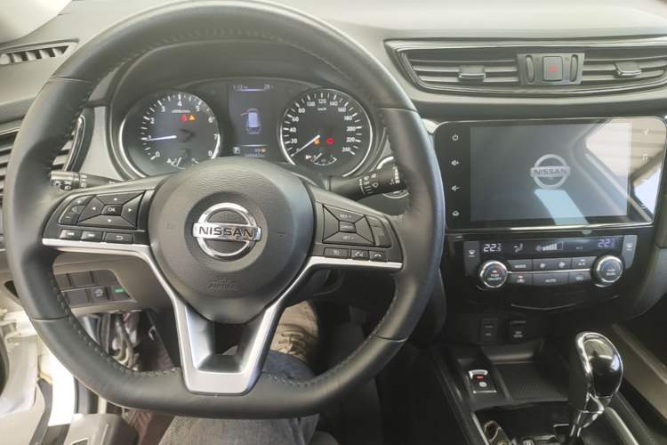 Used Nissan X-Trail 2019 2.0L CVT Smart Connect Comfort Edition 2WD Center Console