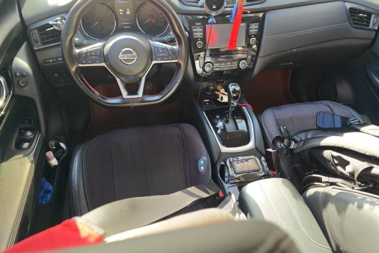 Used Nissan X-Trail 2019 2.0L CVT Comfort Edition 2WD Center Console