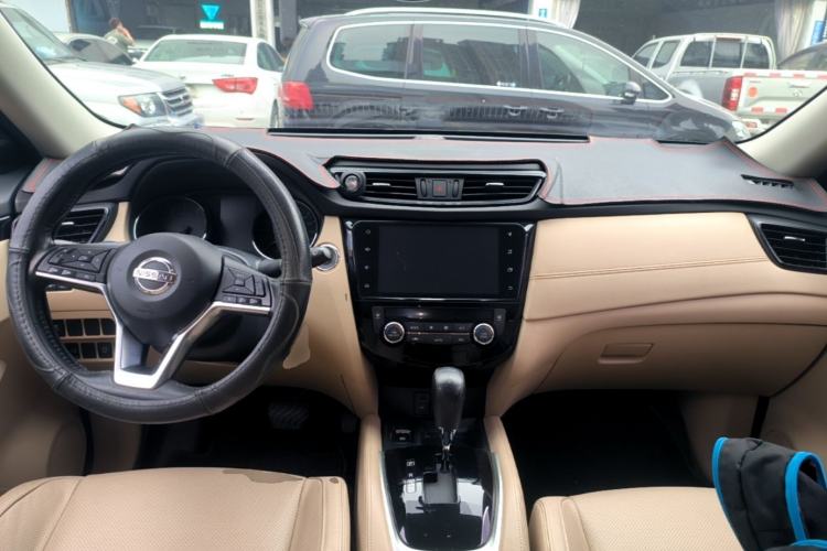 Used Nissan X-Trail 2019 2.0L CVT Smart Connect Comfort Edition 2WD Center Console