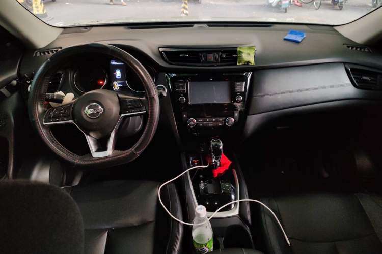 Used Nissan X-Trail 2019 2.0L CVT Comfort Edition 2WD Center Console