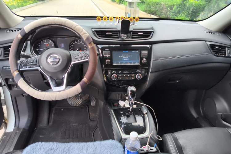Used Nissan X-Trail 2019 2.0L CVT Comfort Edition 2WD Center Console