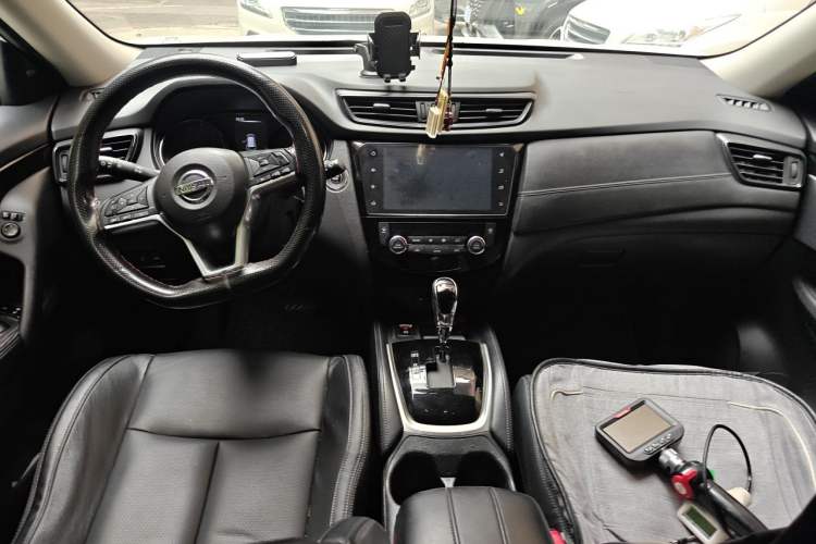 Used Nissan X-Trail 2019 2.0L CVT Smart Connect Comfort Edition 2WD Center Console