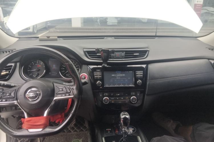 Used Nissan X-Trail 2019 2.0L CVT Comfort Edition 2WD Center Console