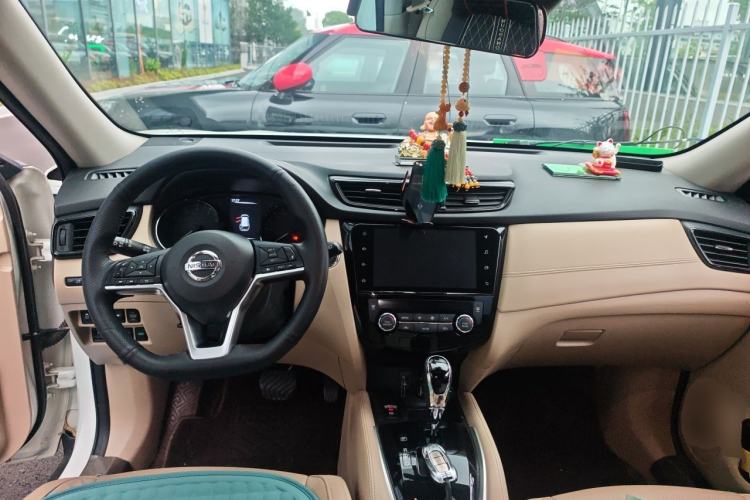 Used Nissan X-Trail 2019 2.5L CVT Smart Connect Luxury Edition 4WD Center Console